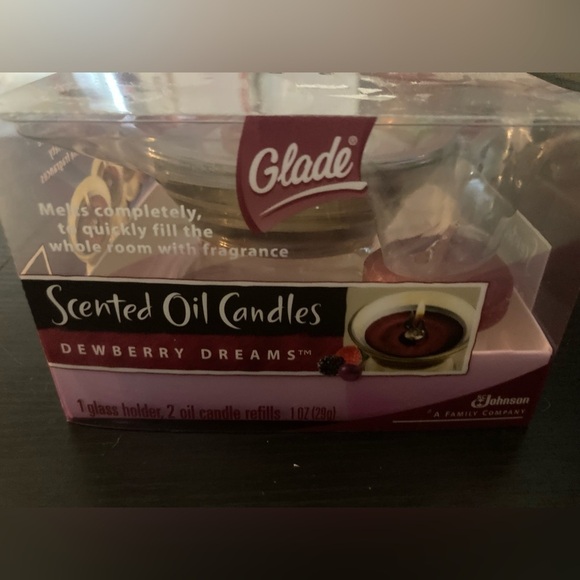 Glade scented oil candles in dewberry dreams scent. Comes with holder & 2 candle - Picture 4 of 6